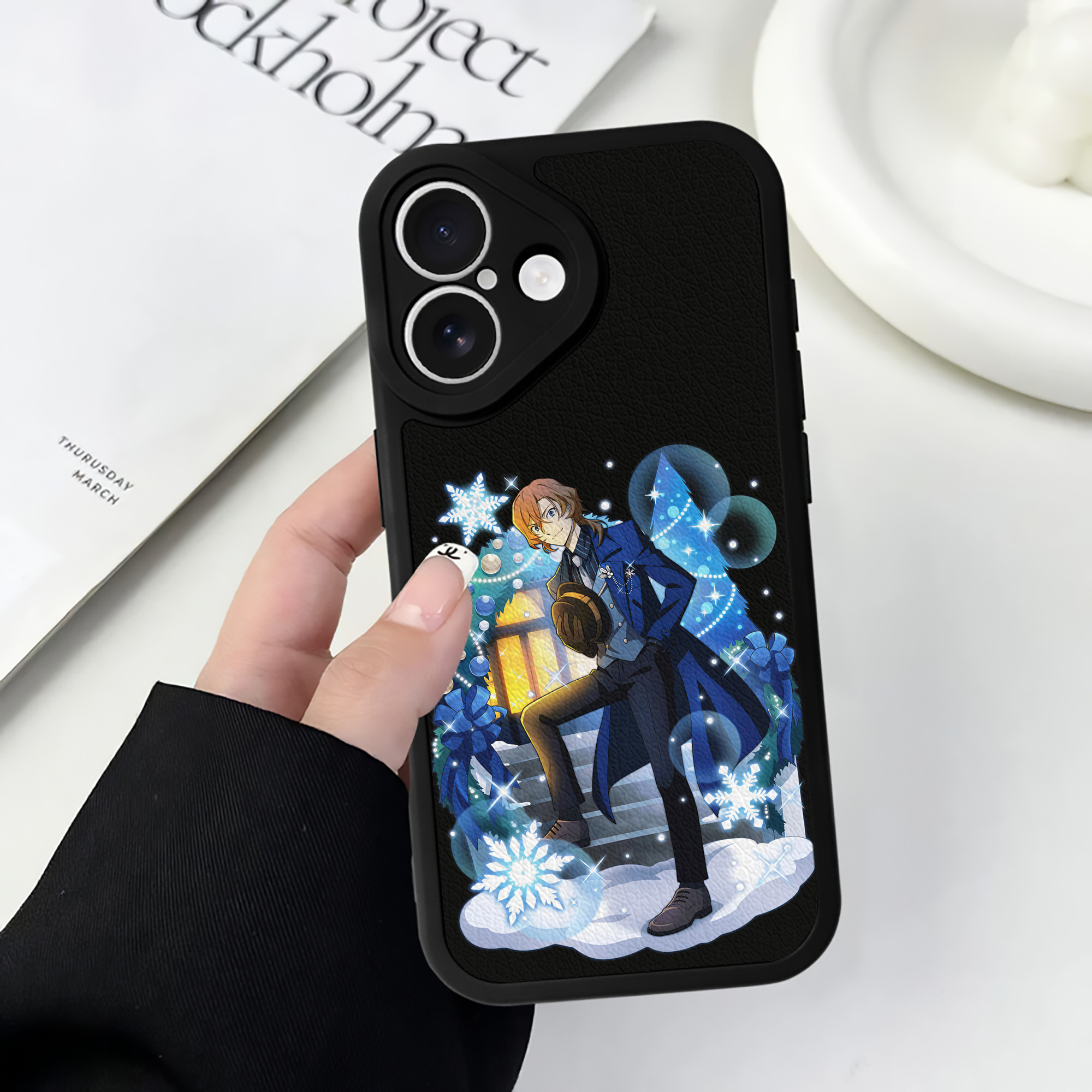 （画像用） 文豪ストレイドッグス Bungo Stray Dogs 【iPhone 16シリーズ対応】シリコンスマホケース（レザー調） 材質：シリコン